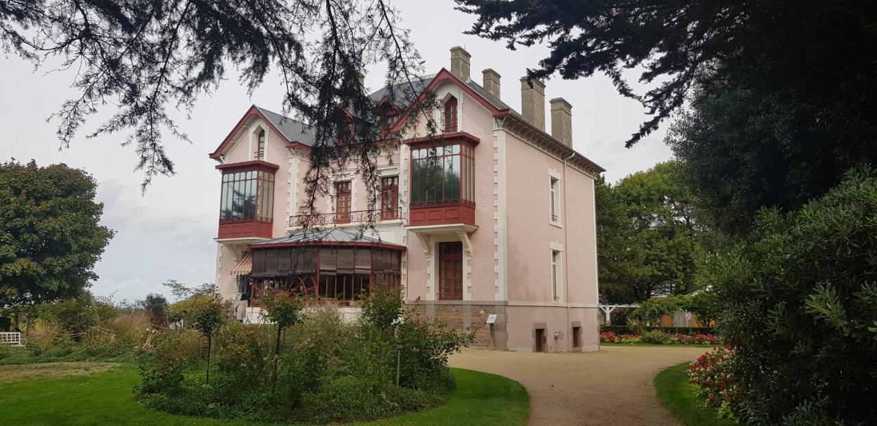 Maison De Berry Bed & Breakfast Villedieu-les-Poëles Esterno foto